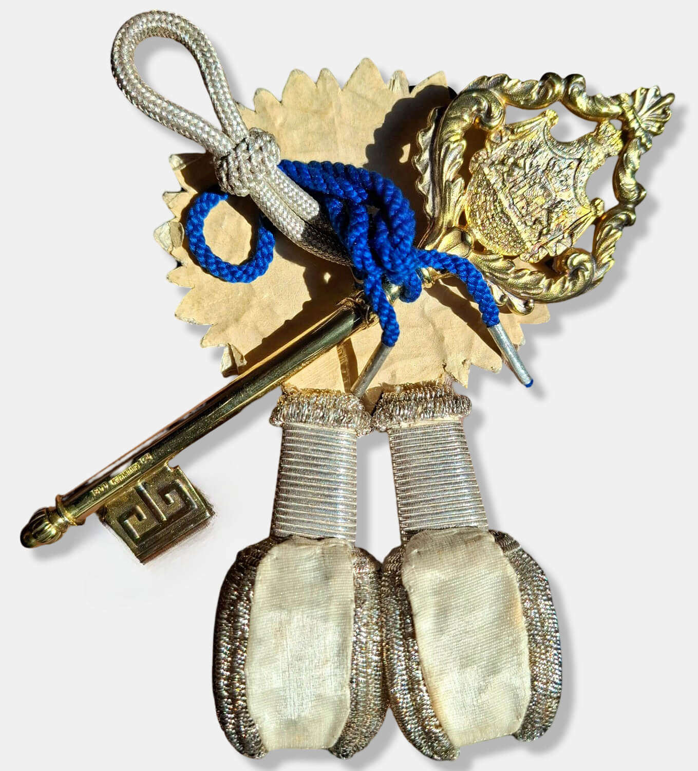 Rückseite eines bayerischen Portepees mit Kammerherrenschlüssel und blauer Kordel